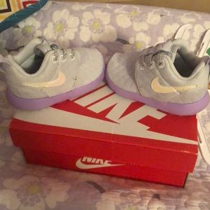 Size 4c Nike Roshe Sneakers Gray and purple